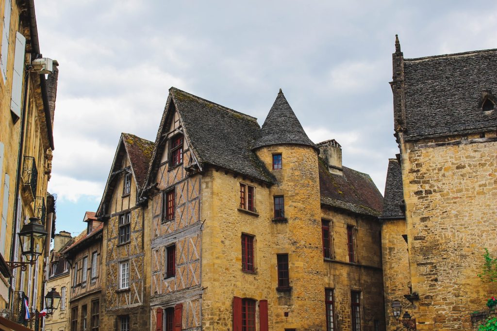 Photo de maison dans le vieux Sarlat, village typique du Périgord