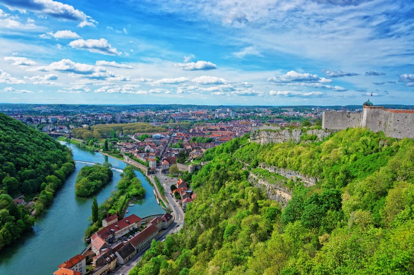 Vue aérienne de la ville de Besançon en Bourgogne
