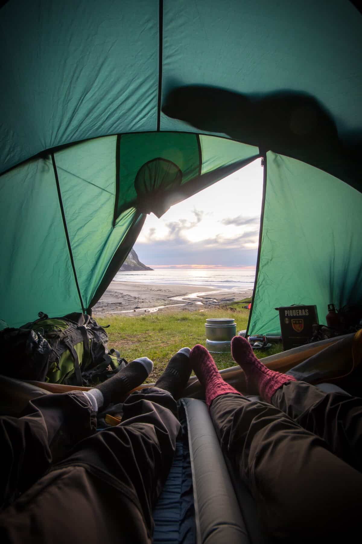Tente dans un camping en pleine nature